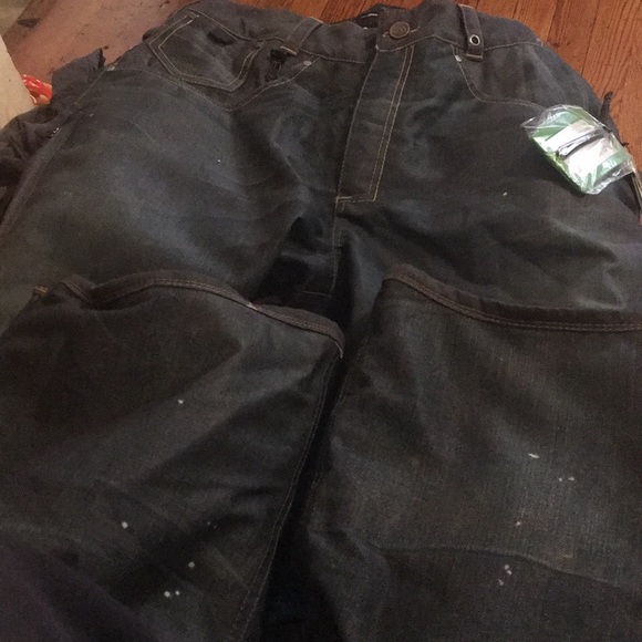 They are Snow Pants - Picture 2 of 3